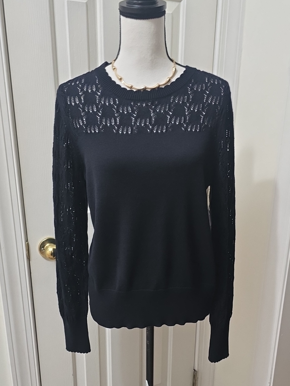 Liz Claiborne Brand Women's Black Lace-Yoke Scoop Neck Sweater Size Medium